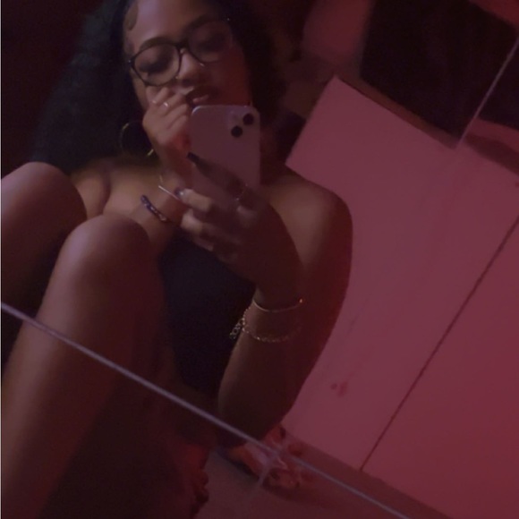 Meet your Posher, Aracellie - Picture 1 of 1